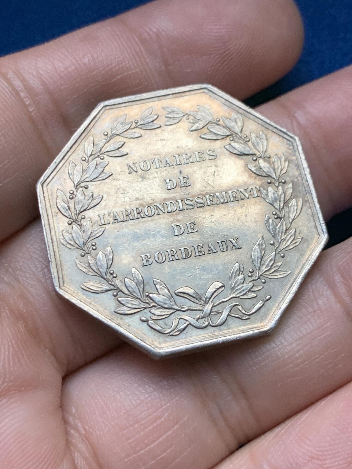 《竞宝斋》第435场 周日，周一2场连拍 （全场包邮） 法国公证人八角银代币 丰饶角银标 18.15克 33.4mm