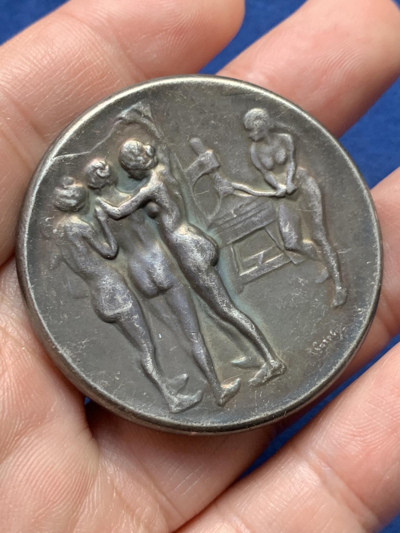 《竞宝斋》第435场 周日，周一2场连拍 （全场包邮） 法兰西《日报》报社纪念镀银铜章 37.8克 45.1mm 稀有