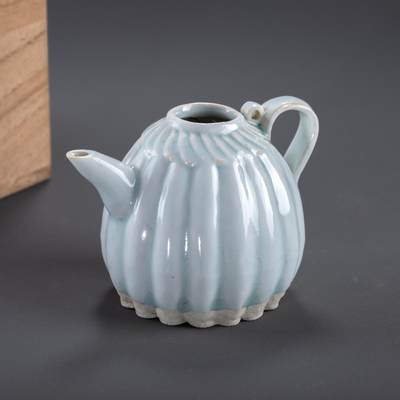 日本大阪雅和auction 2025金秋競賣會第一期 - 南宋 湖田窯執壺 尺寸:W:10 H:7.5cm 備註:木箱