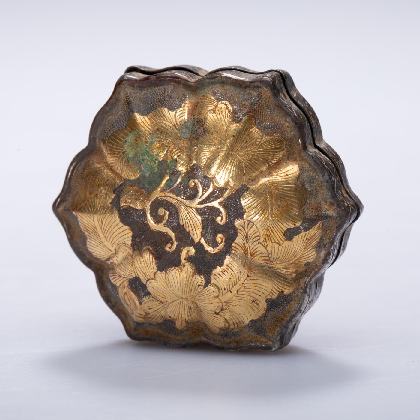 日本大阪雅和auction 2025金秋競賣會第一期 唐 鎏金六角粉盒 尺寸:W:4.5 H:2cm