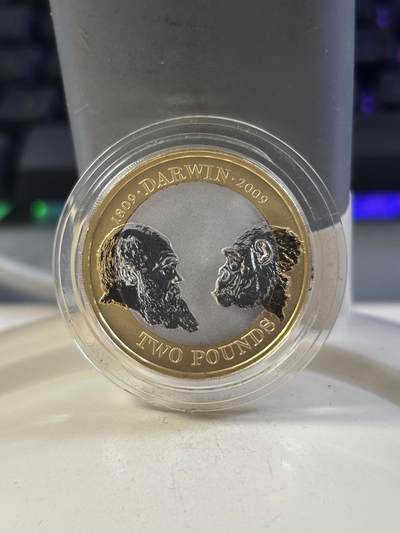 第180期拍卖【长期征集拍品】【北京币展专场】 - 英国2009年达尔文进化论双色2镑精制纪念银币，925银，12克，有氧化