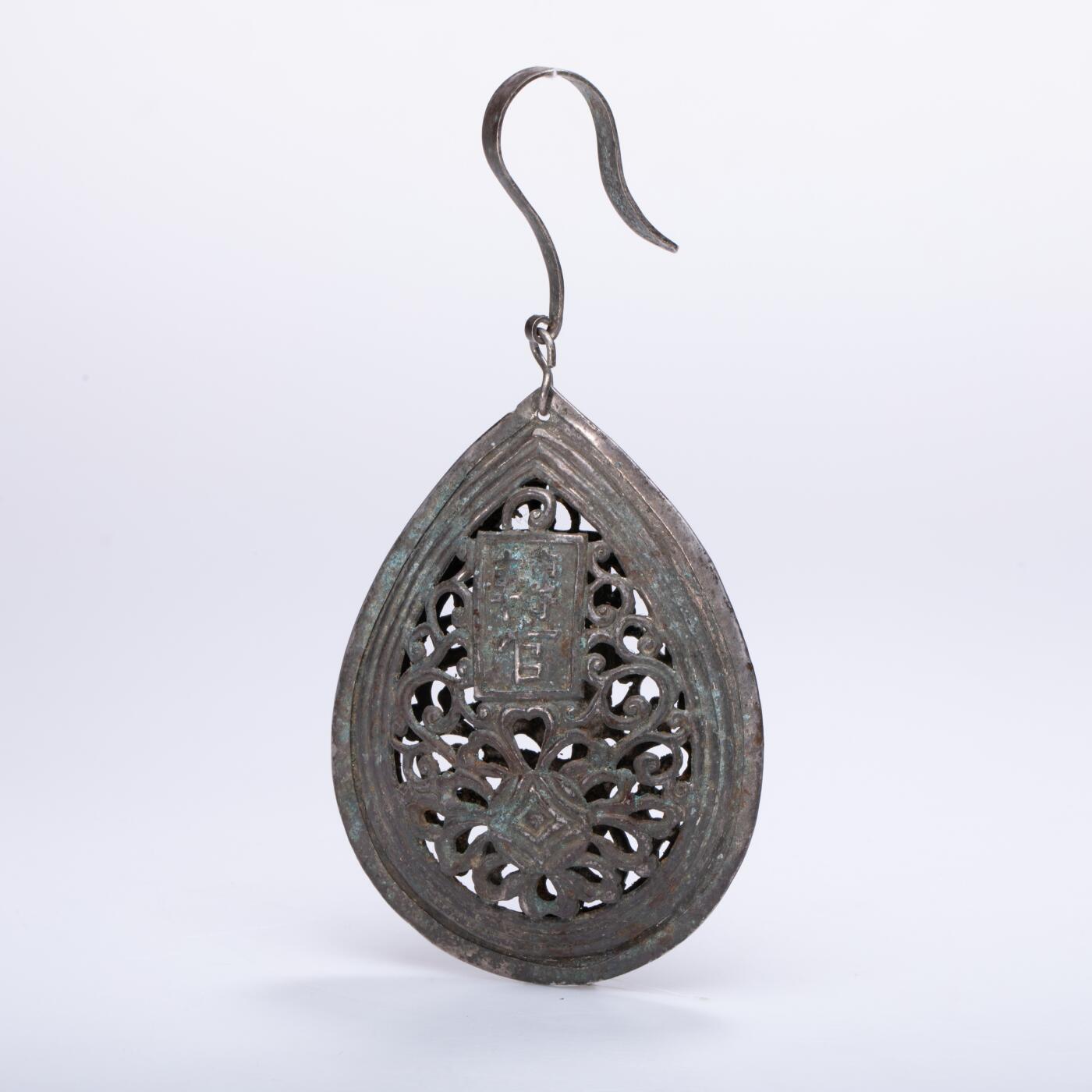 日本大阪雅和auction 2025金秋競賣會第一期 唐 轉官款霞披墜 尺寸:W:7 H:9.5cm