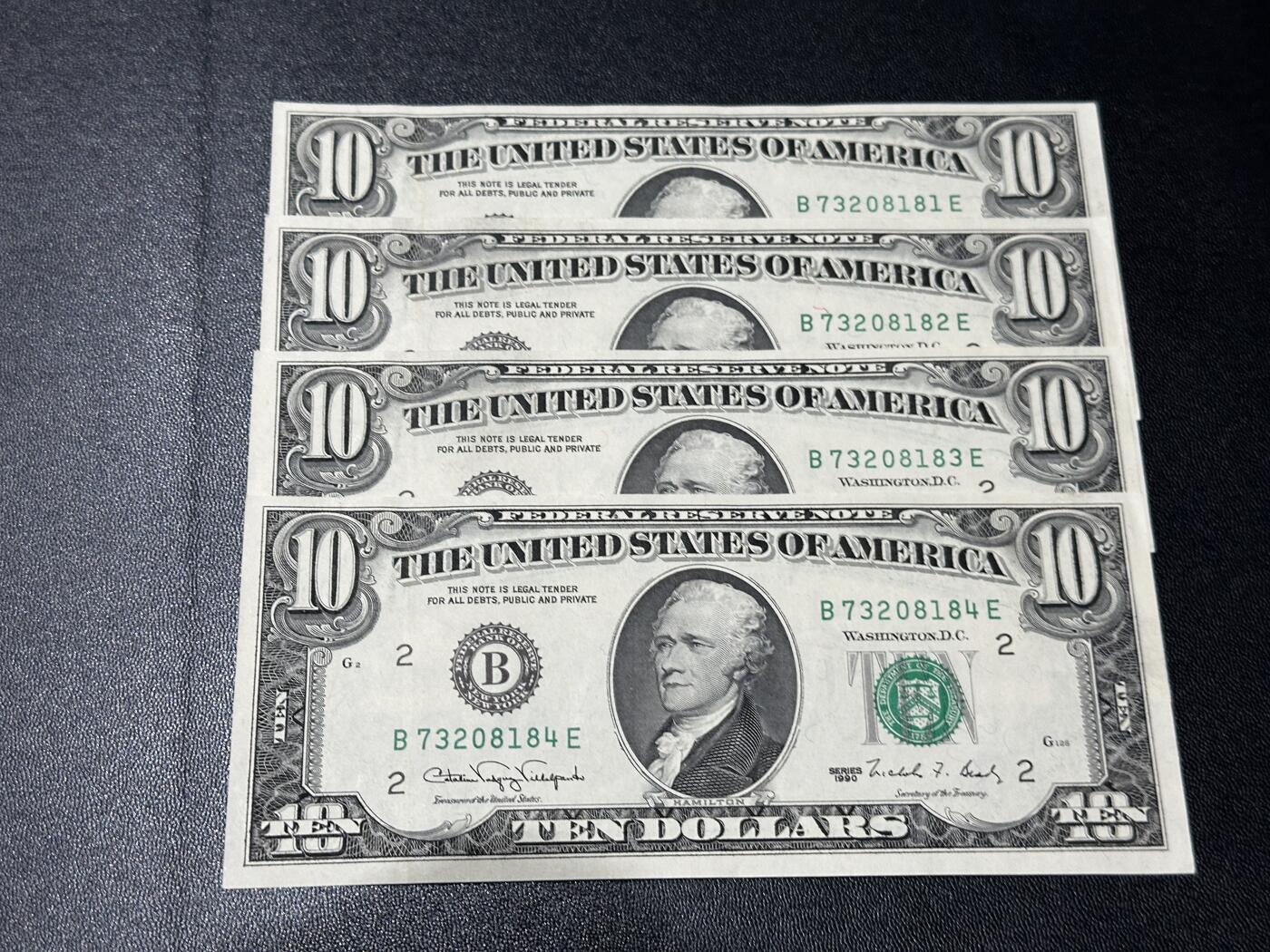 《外钞收藏家》第五百八十一期（畅拍场）（本平台长期征集拍品、欢迎藏友们联系合作） 1990年美国小头版10美元 4连号 UNC- 无折 有潮斑