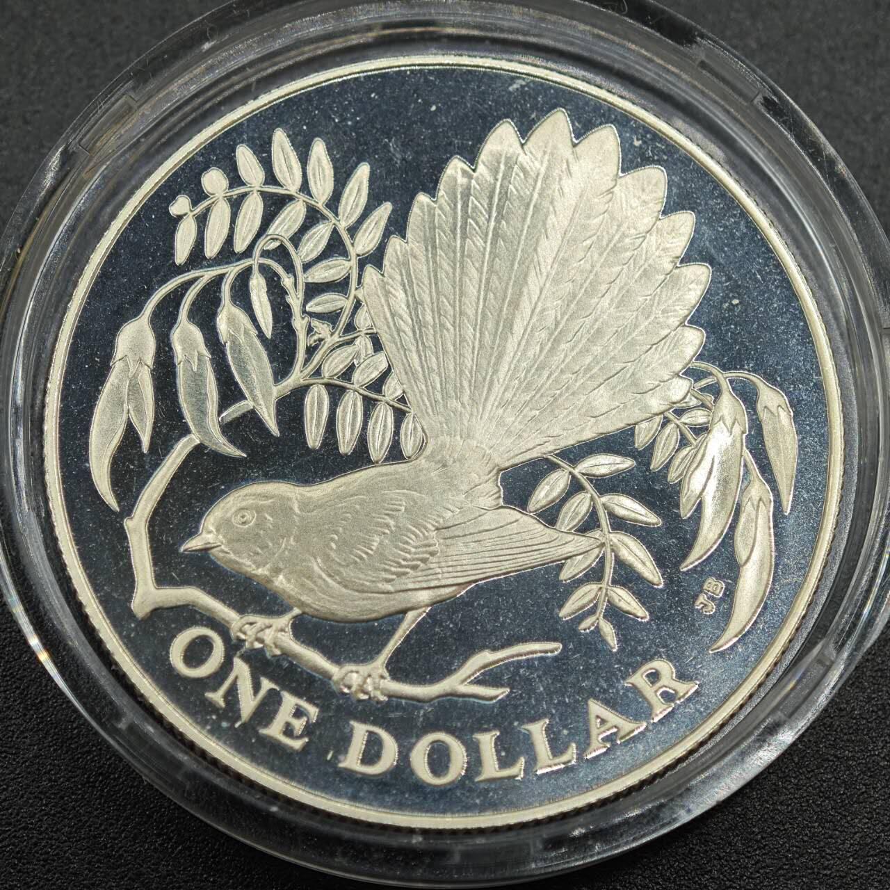 【淘币小摊】实时拍第七百八十七拍   银币套币场   满百包邮可预留二周 每周一统一发货   新西兰1980年凤尾鸟1元精制银币