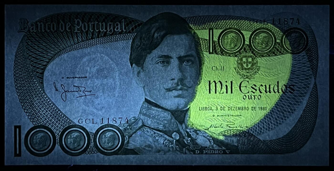 小福收藏拍卖第197期 裸钞场 本期有多张豹子号靓号 百慕大03年50元纪念钞百位号 马来亚和英属婆罗洲开国第一张纸币大冠女王 马来亚 41年1元英王乔六 法属太平洋10000法郎 捷克1000克朗纪念钞千位号  卢森堡 1000法郎  萨尔瓦多样钞 匈牙利 法罗群岛 危地马拉等多国精美纸币 葡萄牙 1981年 1000埃斯库多 unc