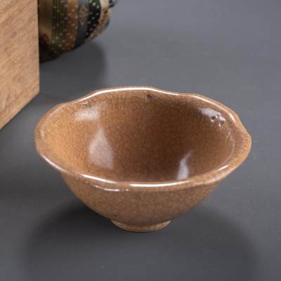 日本大阪雅和auction 2025金秋競賣會第一期 - 南宋 龍泉窯龜盞 尺寸:D:12 H:5cm 備註:木箱