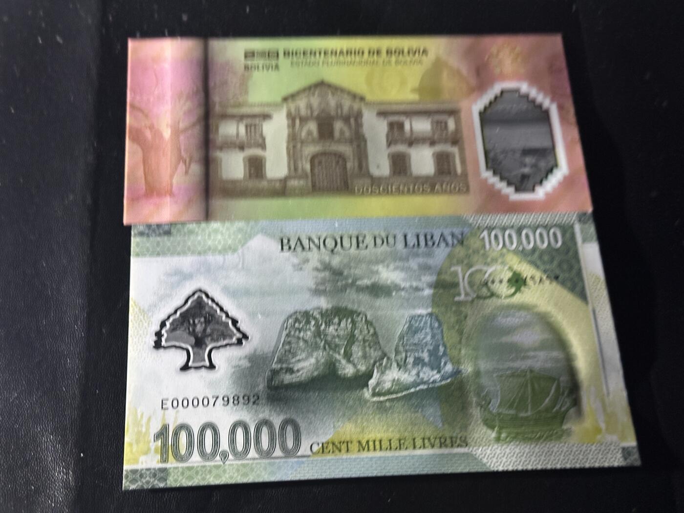 《外钞收藏家》第五百八十一期（畅拍场）（本平台长期征集拍品、欢迎藏友们联系合作） 玻利维亚塑料纪念券+黎巴嫩100000列弗塑料钞 UNC，两枚