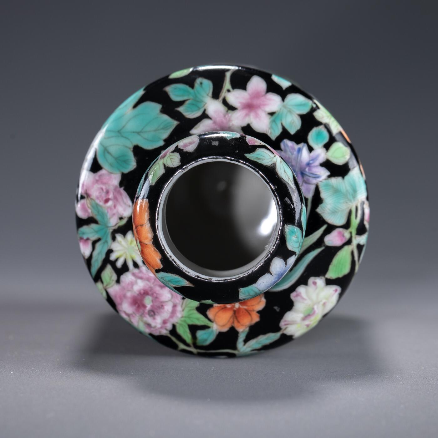 日本大阪雅和auction 2025金秋競賣會第一期 清 百花不落地瓶 尺寸:W:6.5 H:15cm 備註:木箱