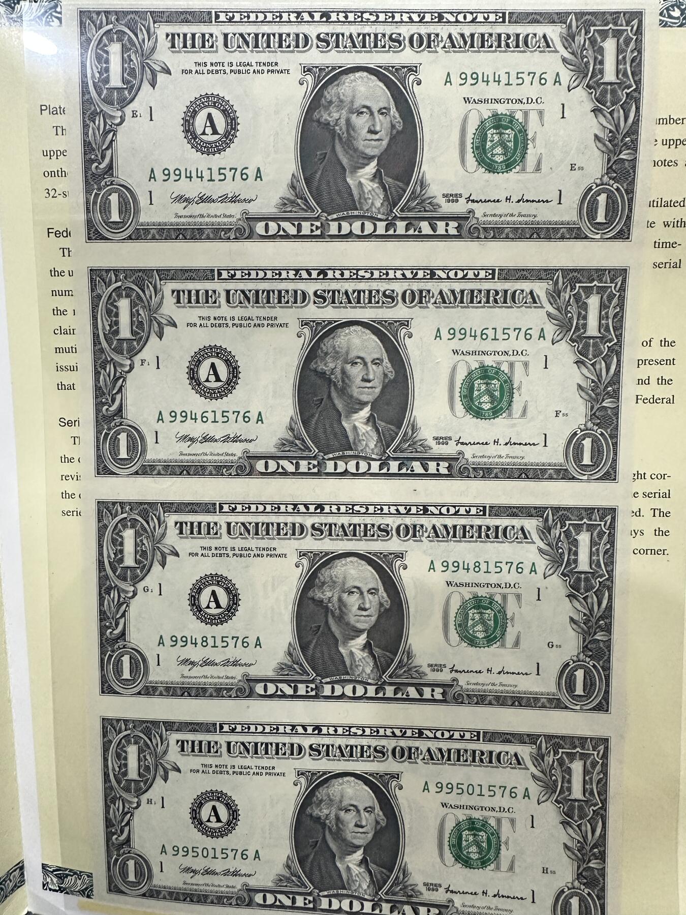 《外钞收藏家》第五百八十一期（畅拍场）（本平台长期征集拍品、欢迎藏友们联系合作） 台湾100台3连体+1美元四连体 两本册子一起 全新 美元有一个潮点