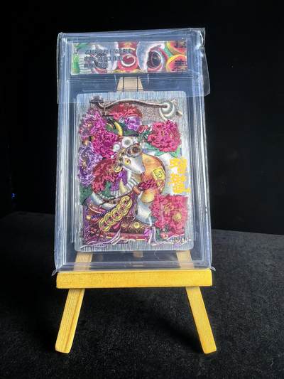 拒绝佣金 不寄存  卡牌设有底价 拒绝小号抬价 大家放心拍 所有拍品全部有卡膜 自制卡牌 不包厂瑕 放大镜 品控 勿拍 流拍商品会循环 感谢大家支持 留个关注 不定时上新 谢谢 - 奇点卡牌 亲签尾编 蛇年礼盒 溶溶 贺岁亲签限编10/10尾编