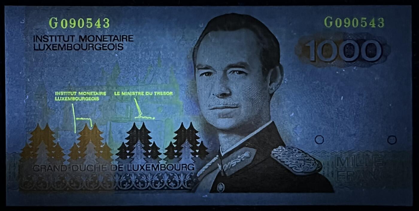 小福收藏拍卖第197期 裸钞场 本期有多张豹子号靓号 百慕大03年50元纪念钞百位号 马来亚和英属婆罗洲开国第一张纸币大冠女王 马来亚 41年1元英王乔六 法属太平洋10000法郎 捷克1000克朗纪念钞千位号  卢森堡 1000法郎  萨尔瓦多样钞 匈牙利 法罗群岛 危地马拉等多国精美纸币 卢森堡 1985年 1000法郎 末版 尾倒顺子 unc