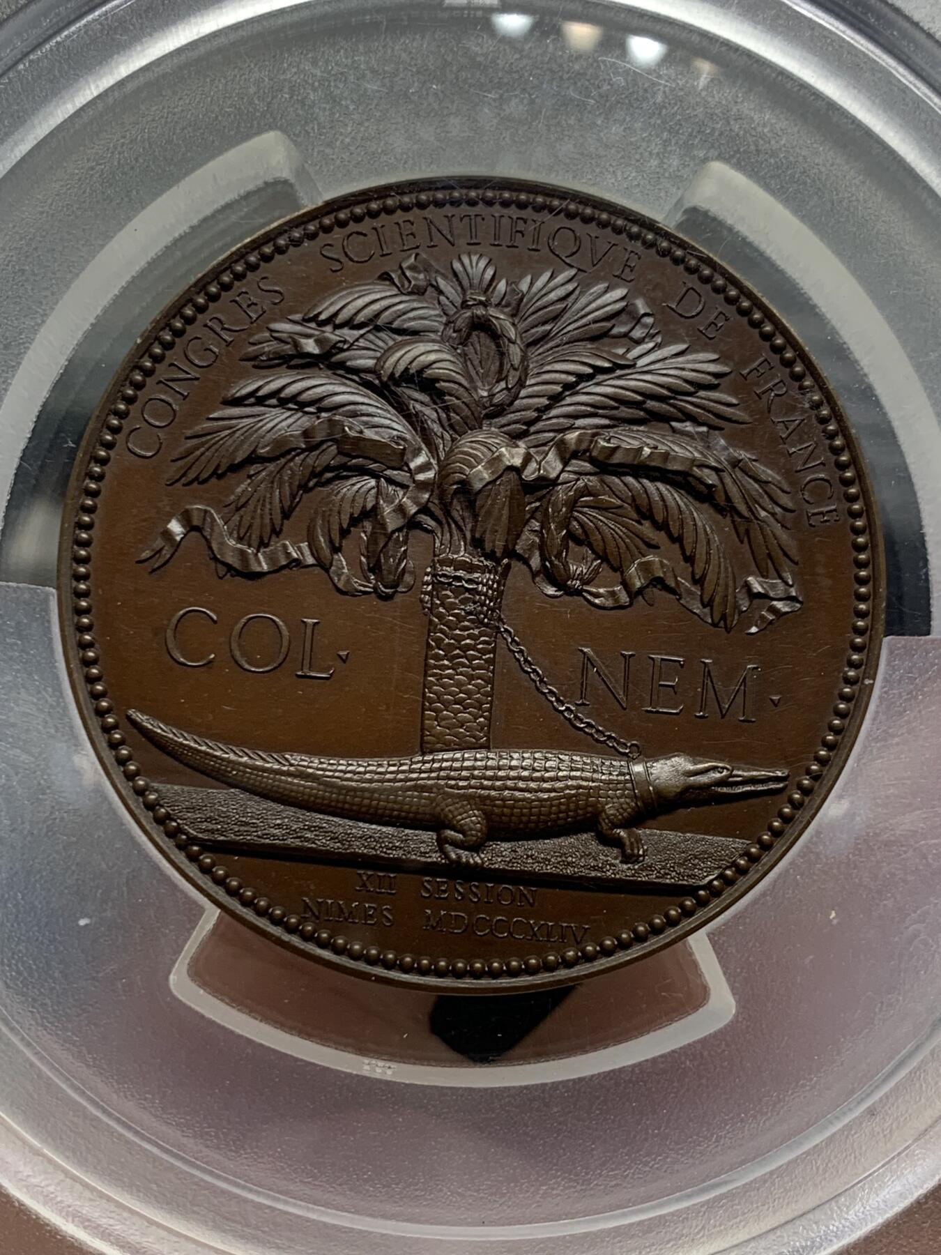 《竞宝斋》第435场 周日，周一2场连拍 （全场包邮） 冠军分 PCGS SP65 法国 1844年 法国NEM大学科学院会议 加大加厚盒大铜章，巧克力包浆，高浮雕，名家作品，赏心悦目，不可多得