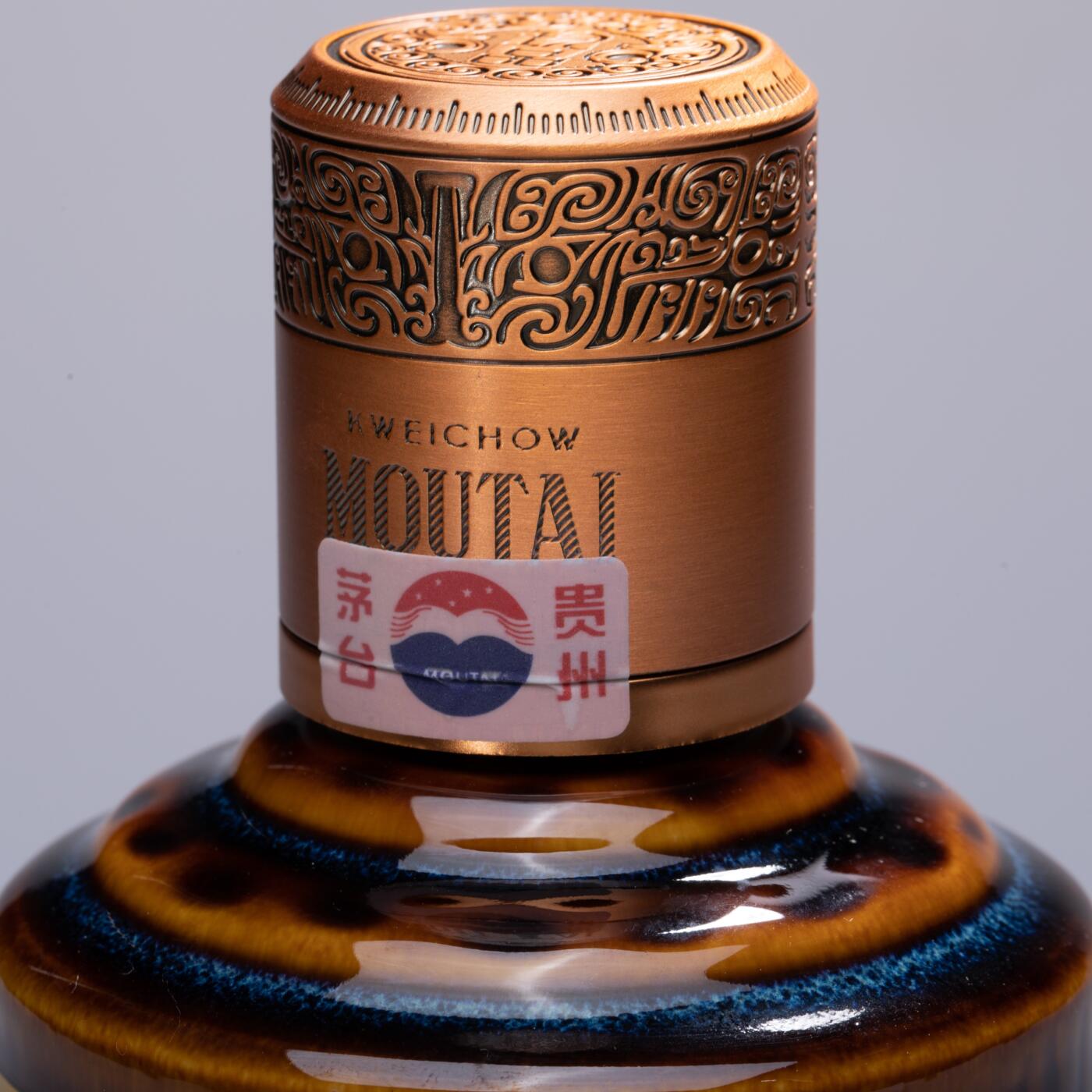 日本大阪雅和auction 2025金秋競賣會第一期 貴州茅台彩釉珍品 尺寸:酒精度：53%
容量：500ml