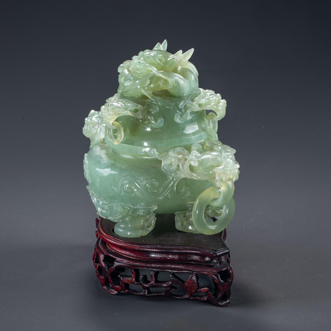 日本大阪雅和auction 2025金秋競賣會第一期 清 玉香爐 尺寸:W:17.5 H:14
底座W:15.5 H:4.5cm 備註:木箱,底座