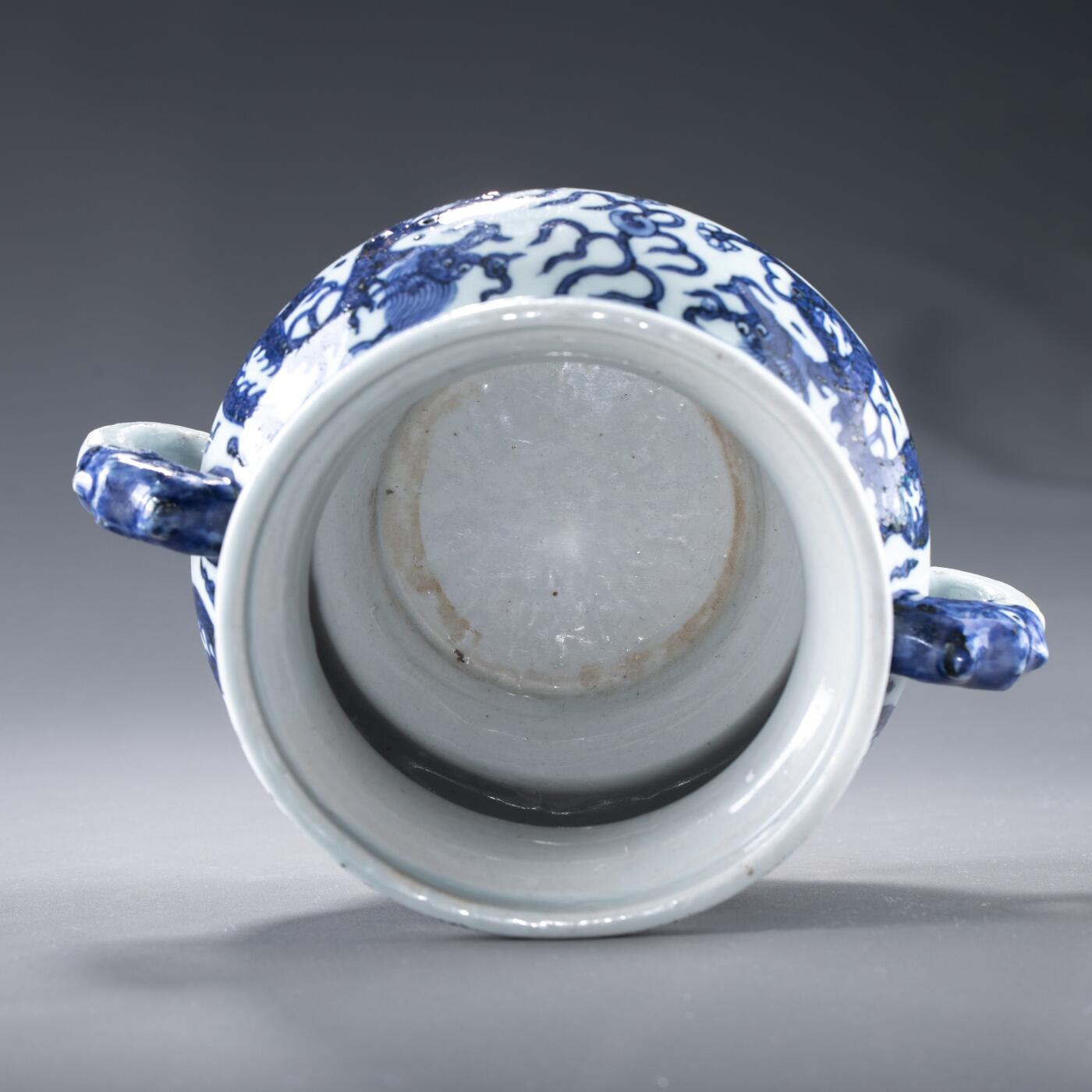 日本大阪雅和auction 2025金秋競賣會第一期 明 青花龍紋簋式爐 尺寸:W:23 H:12.5cm