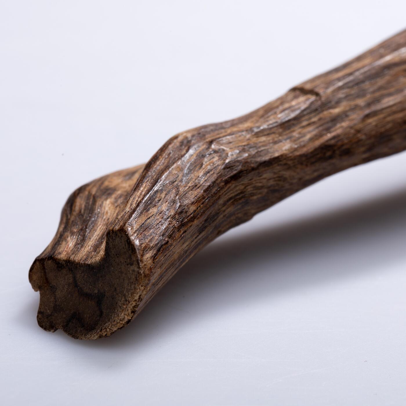 日本大阪雅和auction 2025金秋競賣會第一期 松隠軒 志野流/御家流 伽羅沈香 尺寸:重:79g 備註:木箱