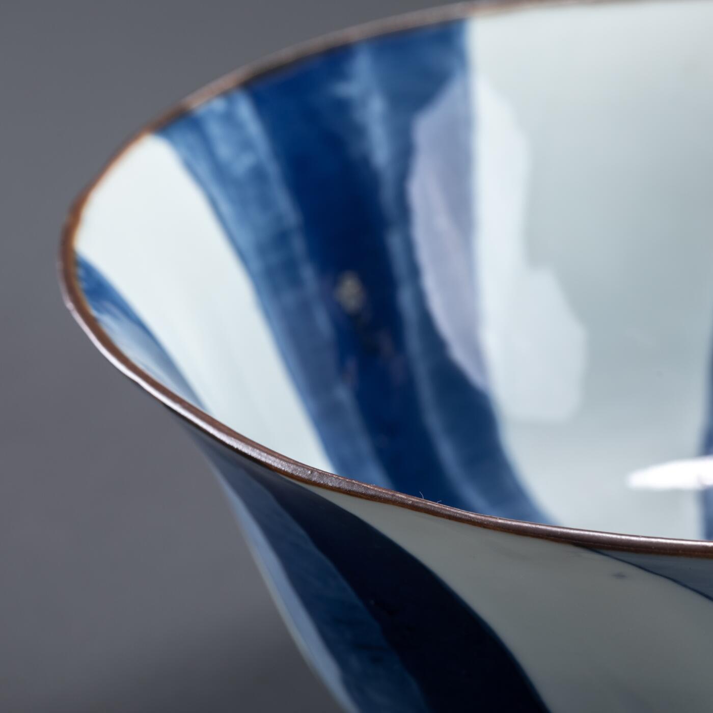 日本大阪雅和auction 2025金秋競賣會第一期 明嘉靖 青花輪花大碗 尺寸:D:22 H:10cm