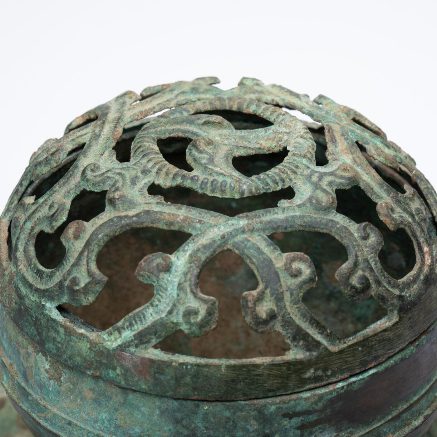 日本大阪雅和auction 2025金秋競賣會第一期 漢 青銅香薰 尺寸:D:20 H:16cm 備註:木箱