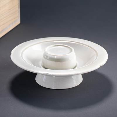 日本大阪雅和auction 2025金秋競賣會第一期 - 宋 白瓷盞托 尺寸:D:15 H:5cm 備註:木箱