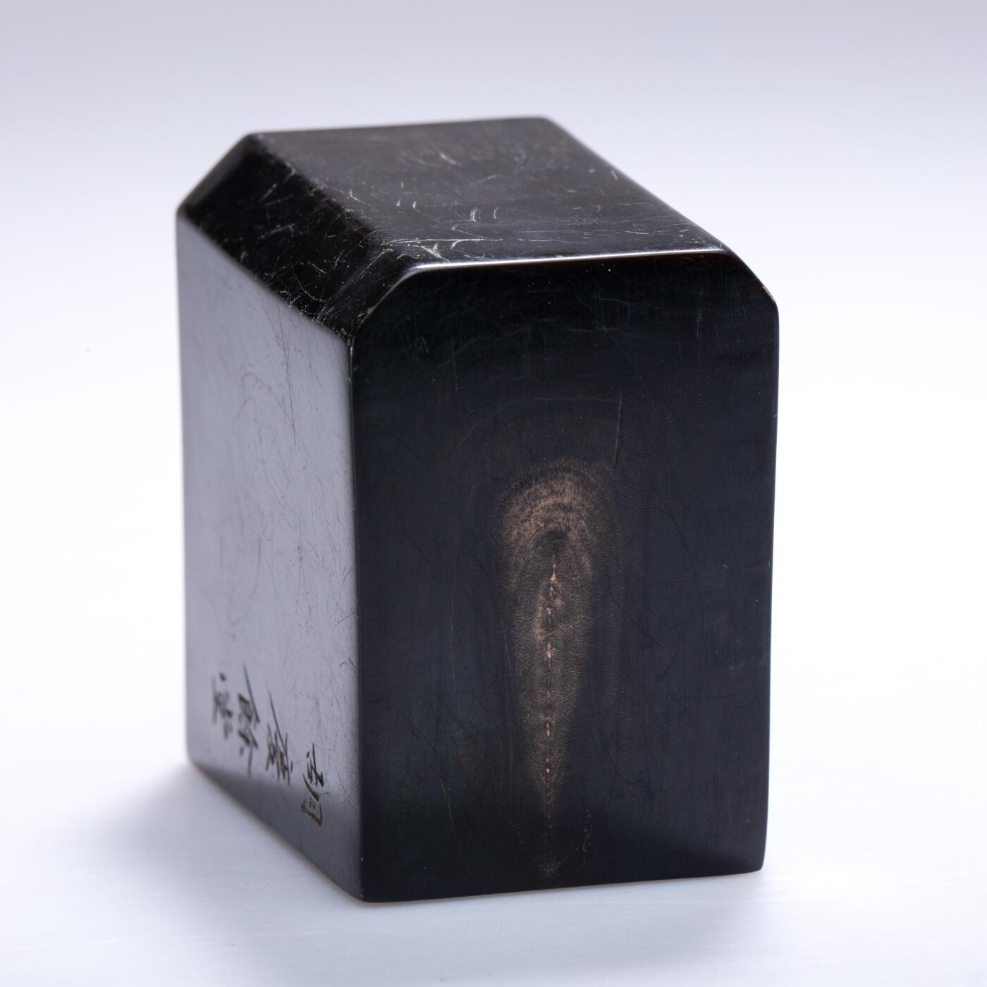 日本大阪雅和auction 2025金秋競賣會第一期 清 牛角印 胡慶餘堂 尺寸:L:5.5 W:4 H:5.3cm