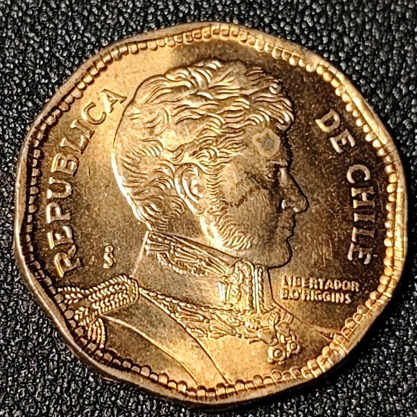 泉币菌-第124场-精品福利场(115场之后的本周末发货，感谢理解) 原光极美 希金斯 智利 1988年50比索 黄铜人物硬币 25.4毫米 7.0克