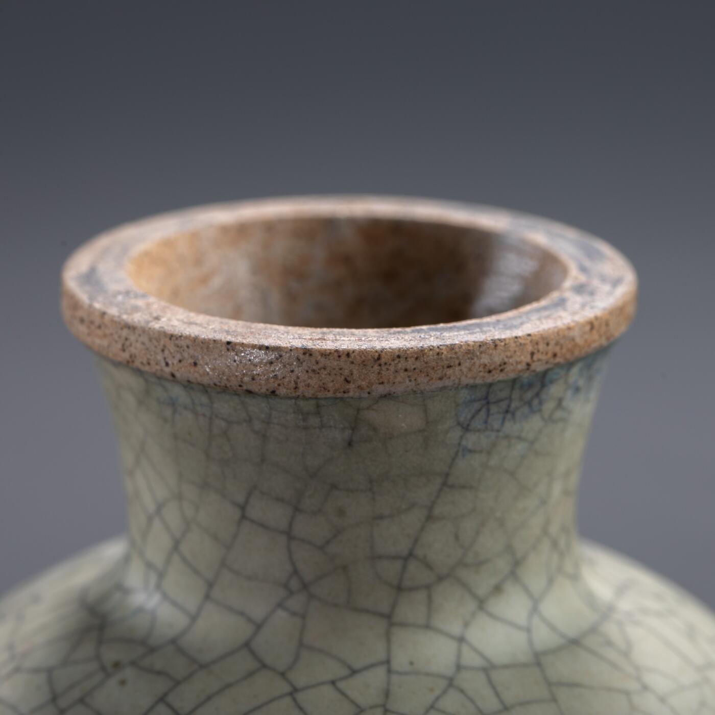 日本大阪雅和auction 2025金秋競賣會第一期 元 哥窯高足杯 尺寸:D:11.5 H:8.5cm 備註:木箱