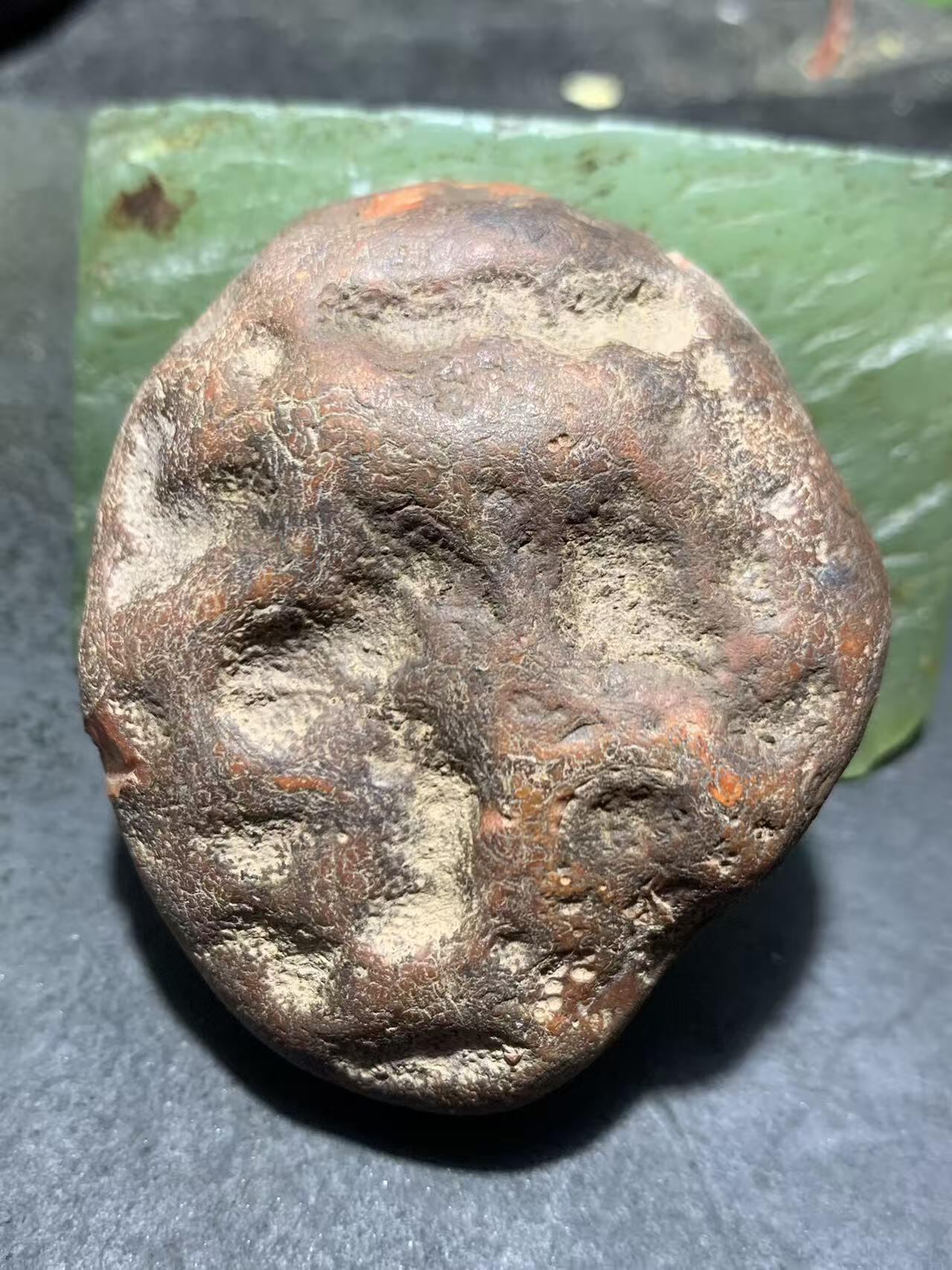 精美铁红皮开窗料南红玛瑙原石一颗，