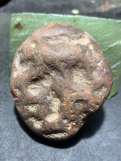 精美铁红皮开窗料南红玛瑙原石一颗， - 精美铁红皮开窗料南红玛瑙原石一颗，