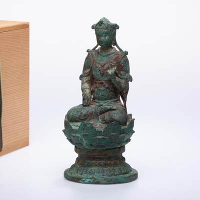 日本大阪雅和auction 2025金秋競賣會第一期 - 遼 銅觀音坐像 尺寸:W:9 H:19cm 備註:木箱