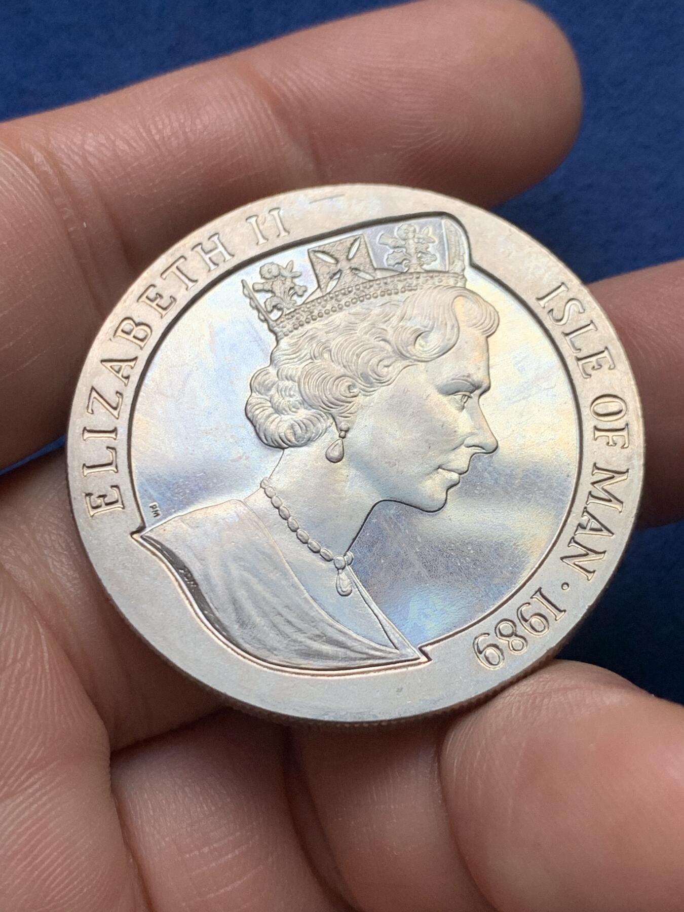 《竞宝斋》第435场 周日，周一2场连拍 （全场包邮） 英属马恩岛1989年华盛顿总统就职200周年1克朗纪念币 全新 38mm