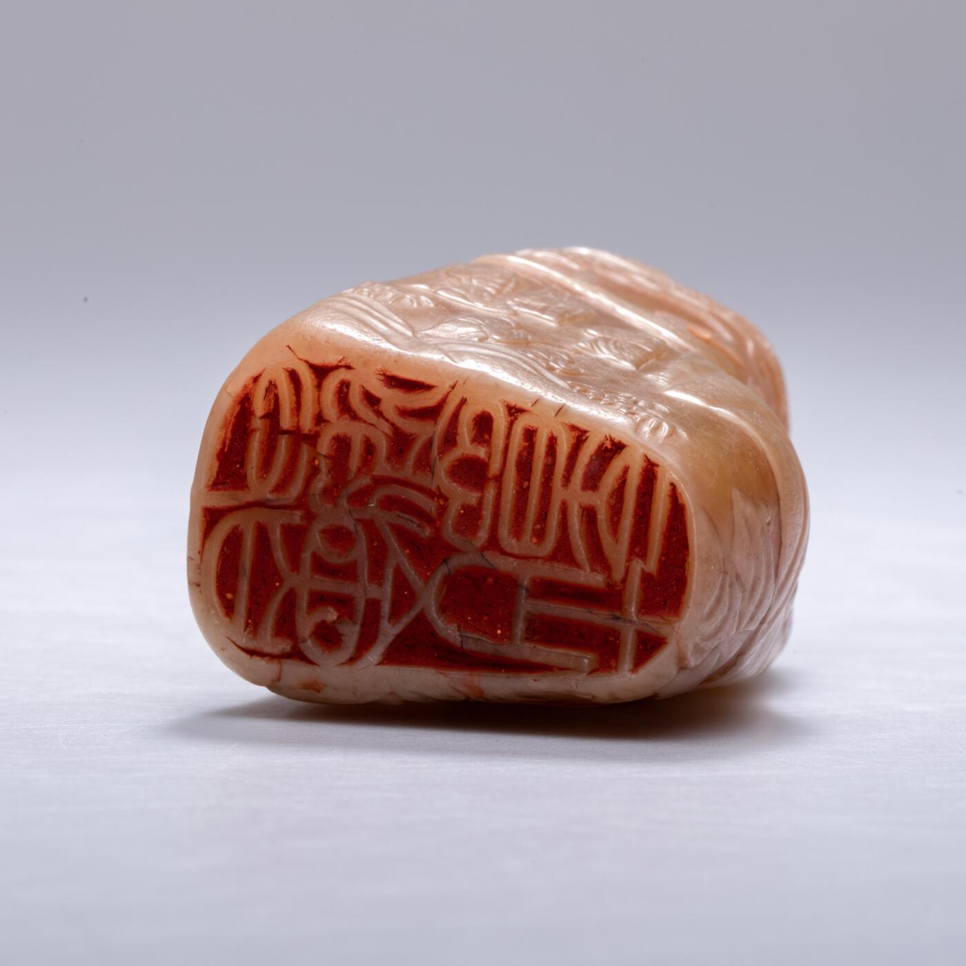 日本大阪雅和auction 2025金秋競賣會第一期 清 田黃山水人物擺件 尺寸:W:5 H:8cm