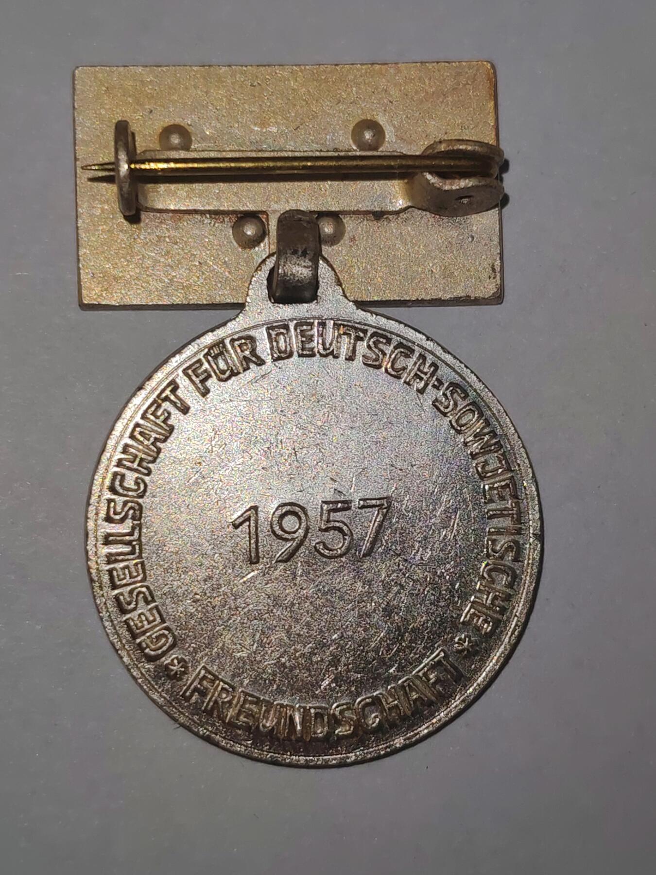 韵星假日拍卖第三十期 -- Rimey Holidays Auction 30 民主德国银级苏德友谊协会证章