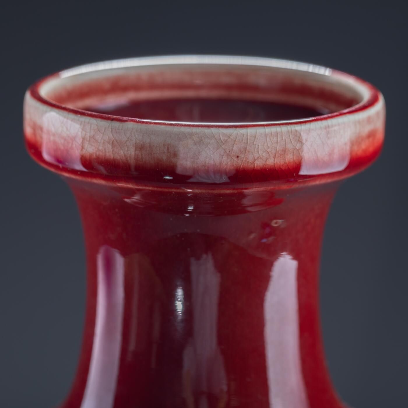 日本大阪雅和auction 2025金秋競賣會第一期 清 郎紅釉瓶 尺寸:W:16 H:35cm