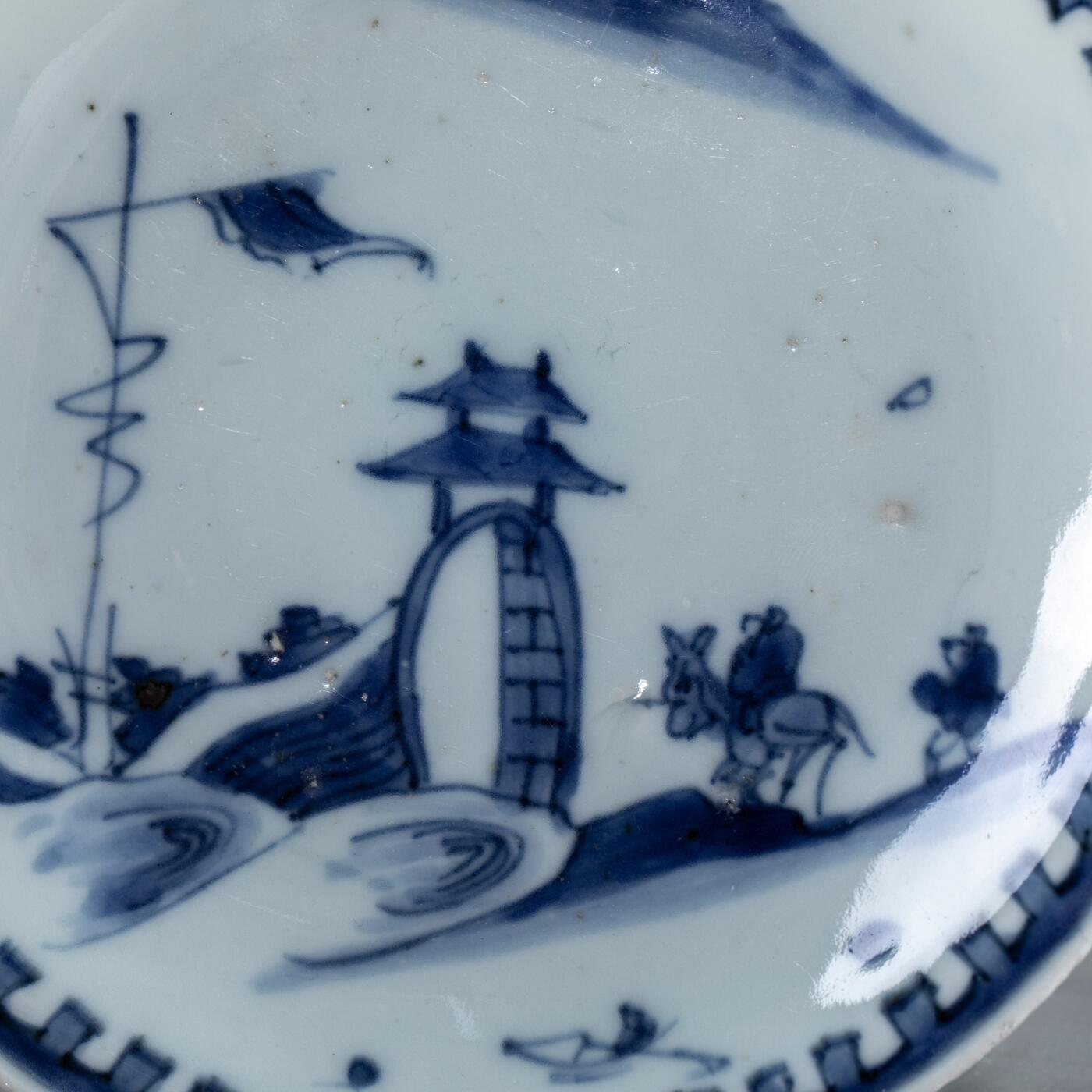 日本大阪雅和auction 2025金秋競賣會第一期 明末 天啟青花盤 尺寸:D:15.5 H:3cm 備註:木箱