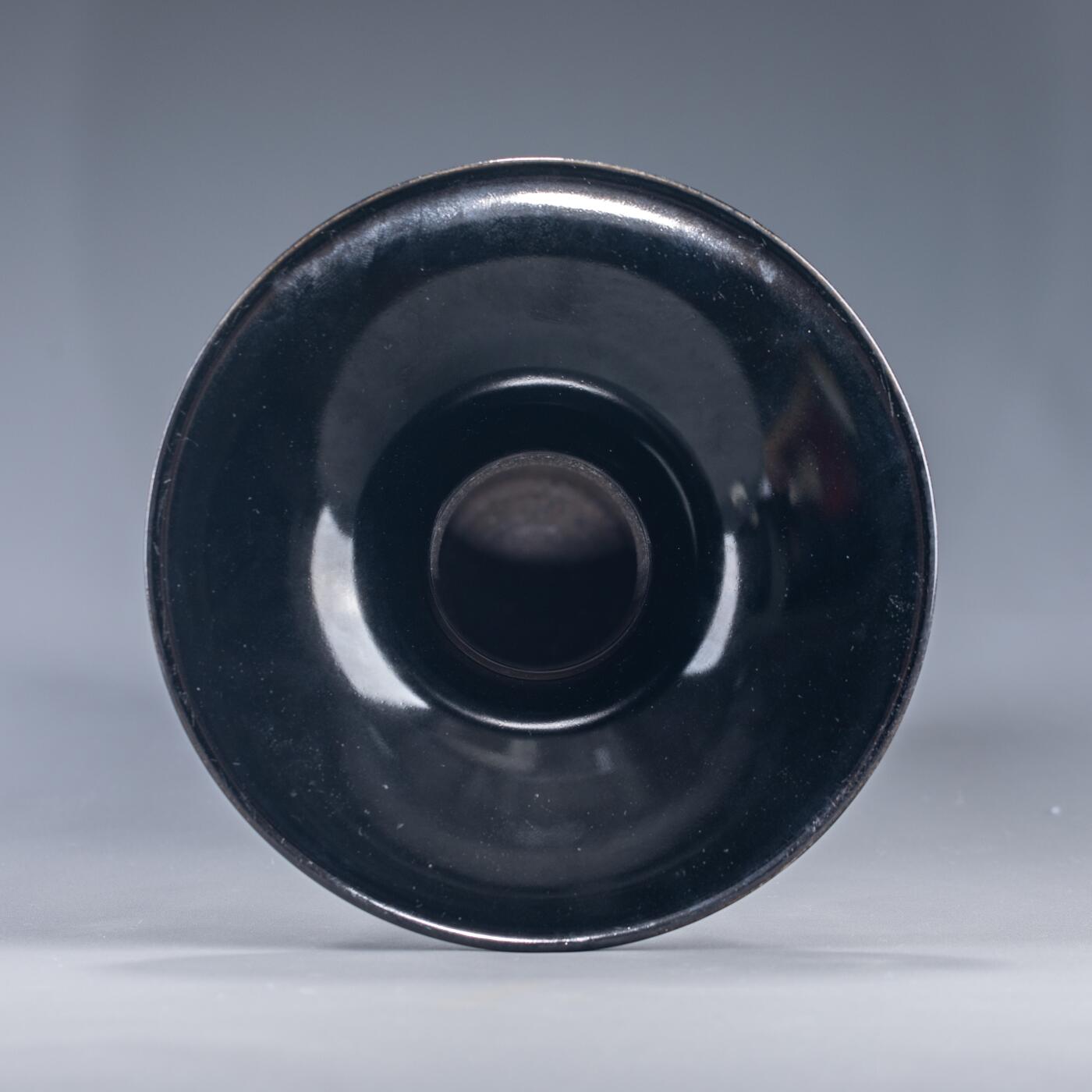 日本大阪雅和auction 2025金秋競賣會第一期 清 黑釉花觚 尺寸:W:19 H:31cm