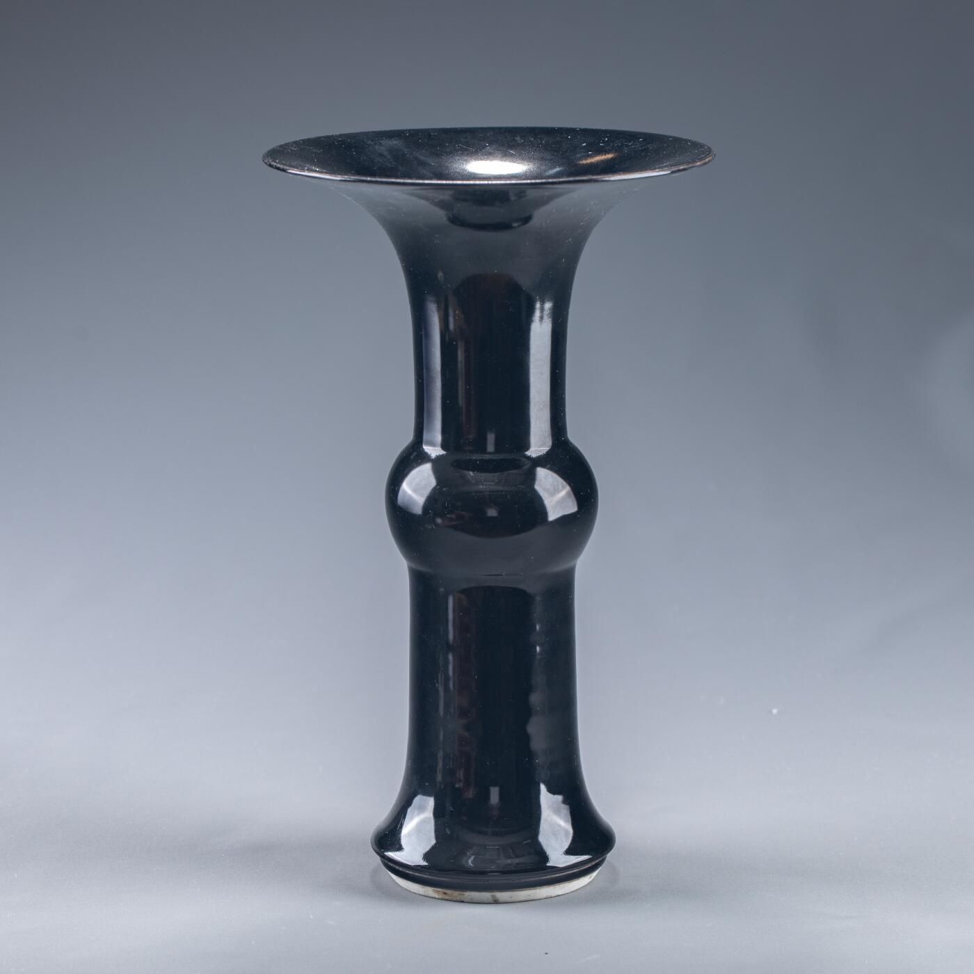 日本大阪雅和auction 2025金秋競賣會第一期 清 黑釉花觚 尺寸:W:19 H:31cm