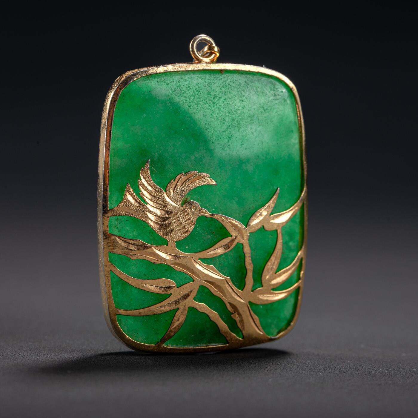 日本大阪雅和auction 2025金秋競賣會第一期 翡翠 金細工 喜上枝頭 尺寸:L:4 W:3cm