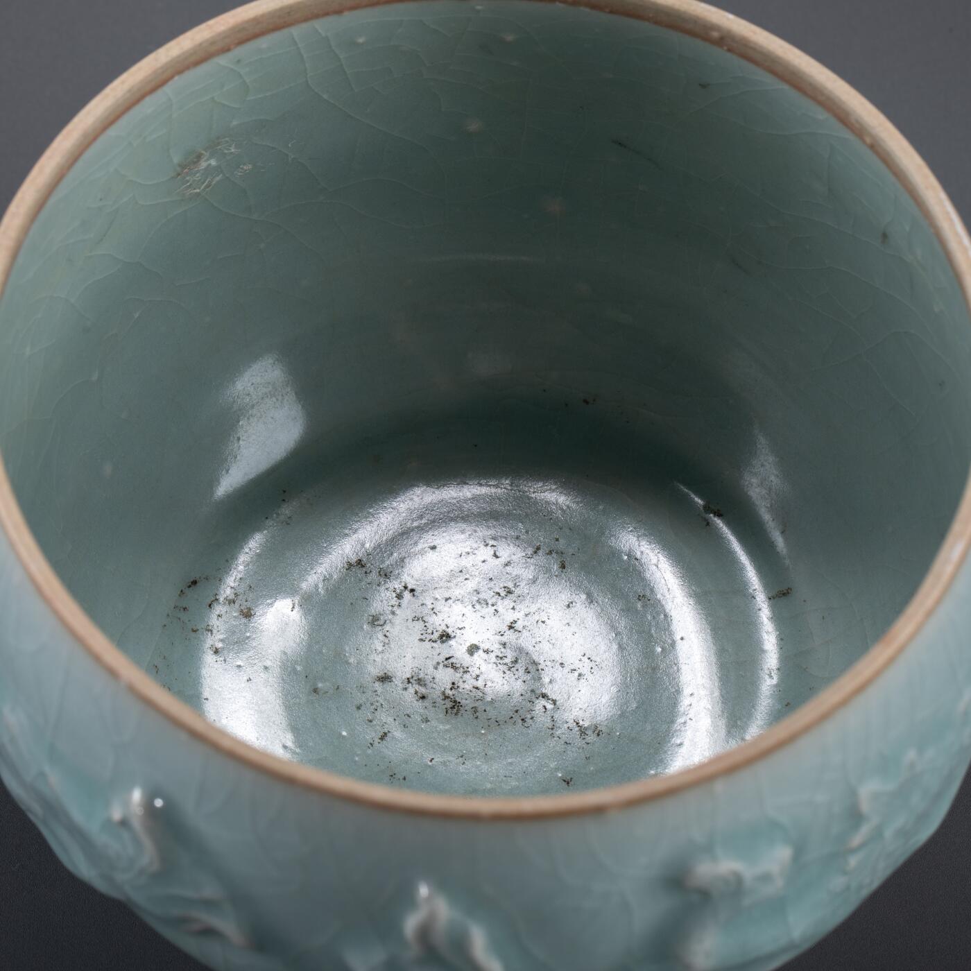 日本大阪雅和auction 2025金秋競賣會第一期 元 龍泉窯龍紋蓋罐 尺寸:D:15 H:13.5cm