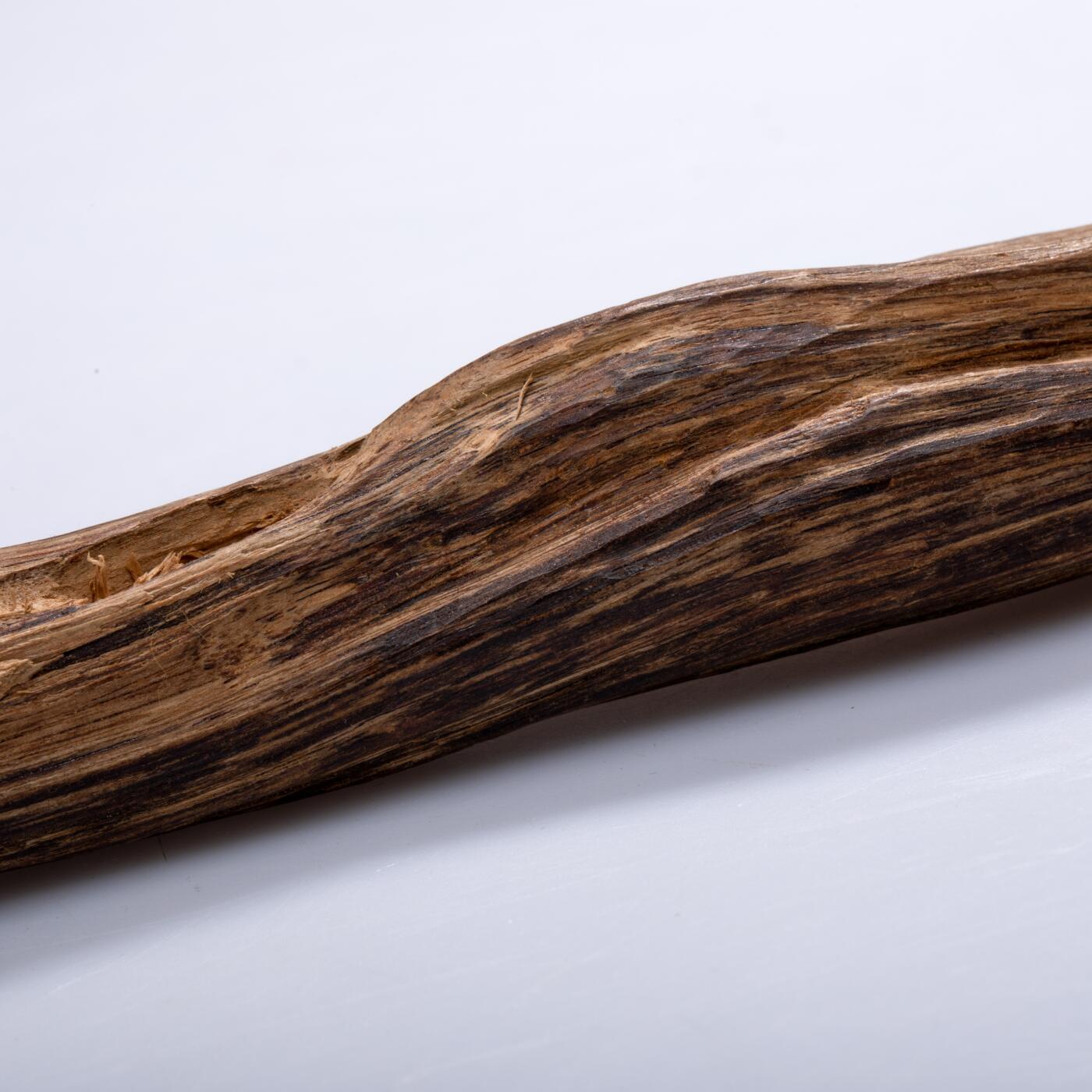 日本大阪雅和auction 2025金秋競賣會第一期 松隠軒 志野流/御家流 伽羅沈香 尺寸:重:79g 備註:木箱