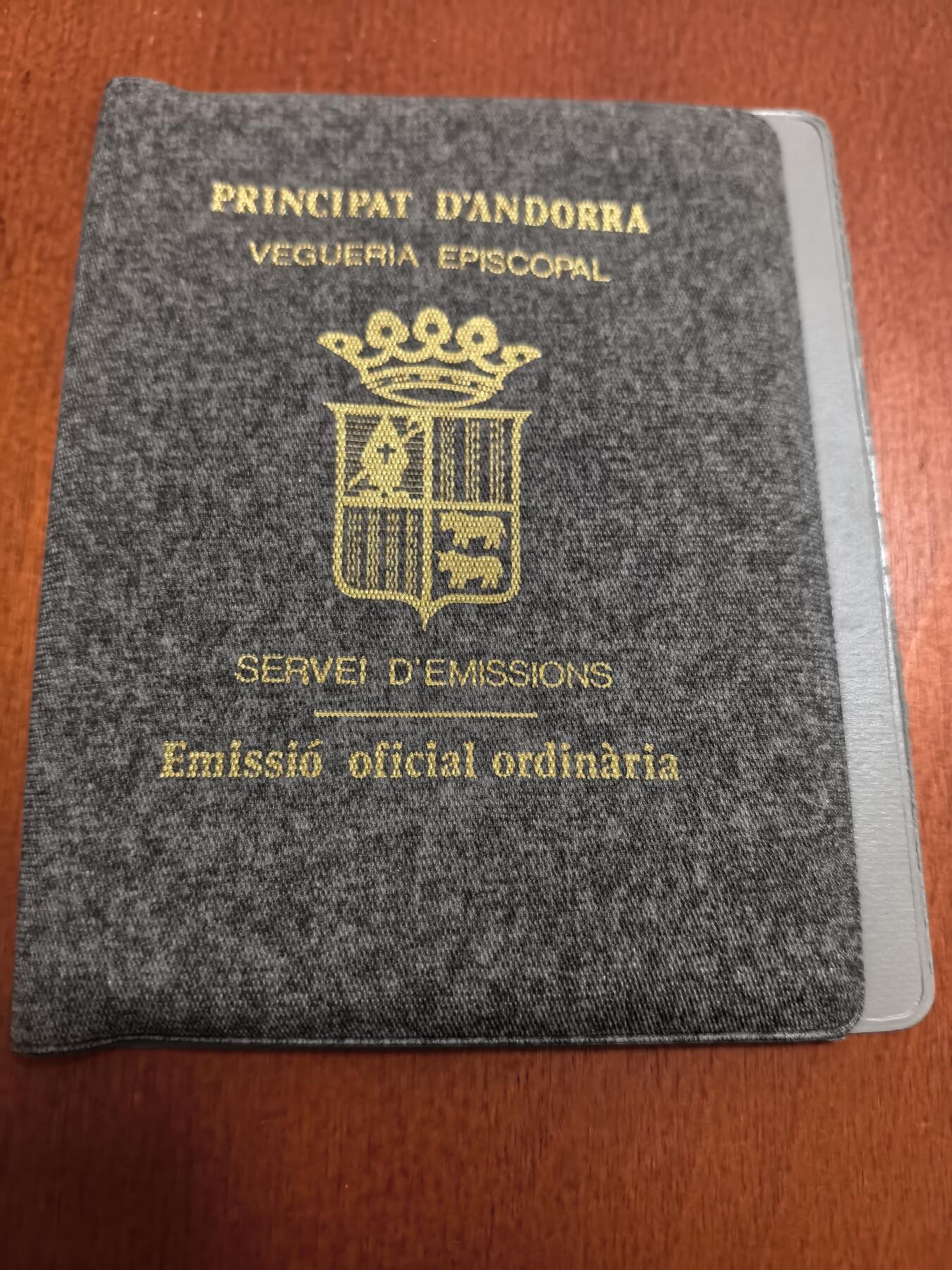 长老汇蛇年精选第七十场拍卖 1984安道尔恩格尔主教1+5+10第纳尔银铜币3枚，卡装，含1枚8克900银币，7500枚