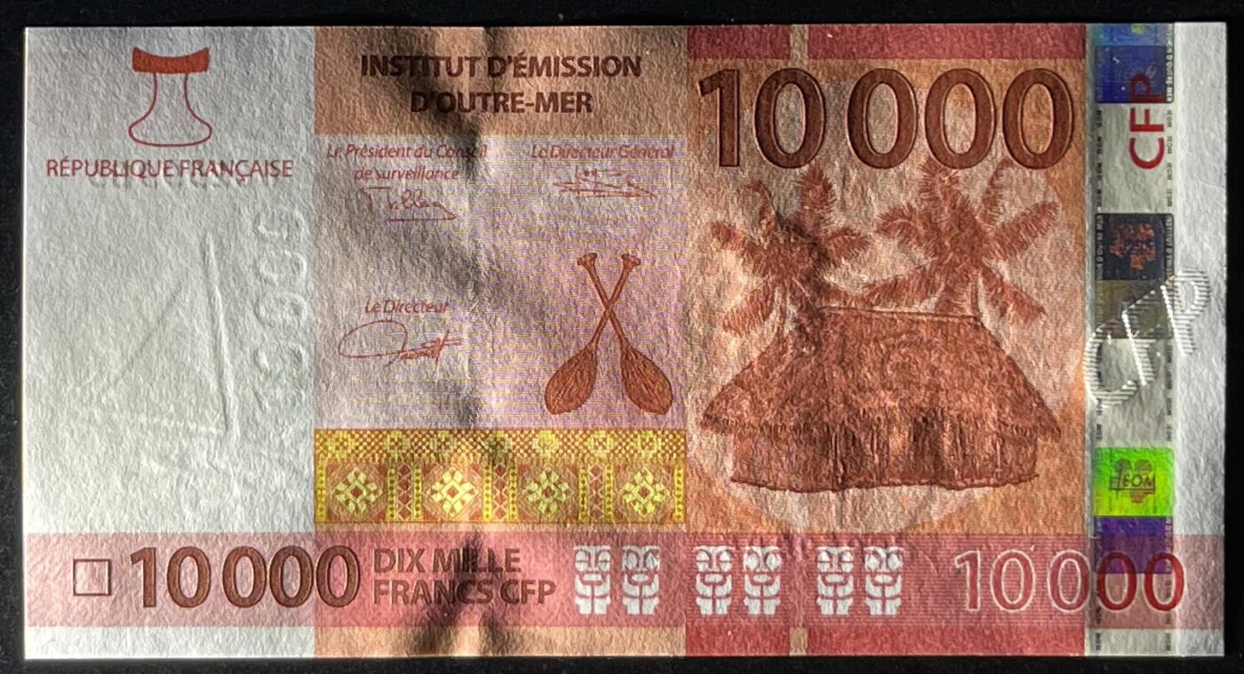 小福收藏拍卖第197期 裸钞场 本期有多张豹子号靓号 百慕大03年50元纪念钞百位号 马来亚和英属婆罗洲开国第一张纸币大冠女王 马来亚 41年1元英王乔六 法属太平洋10000法郎 捷克1000克朗纪念钞千位号  卢森堡 1000法郎  萨尔瓦多样钞 匈牙利 法罗群岛 危地马拉等多国精美纸币 法属太平洋 2014年 10000法郎 最高值 无47 靓号662599 unc