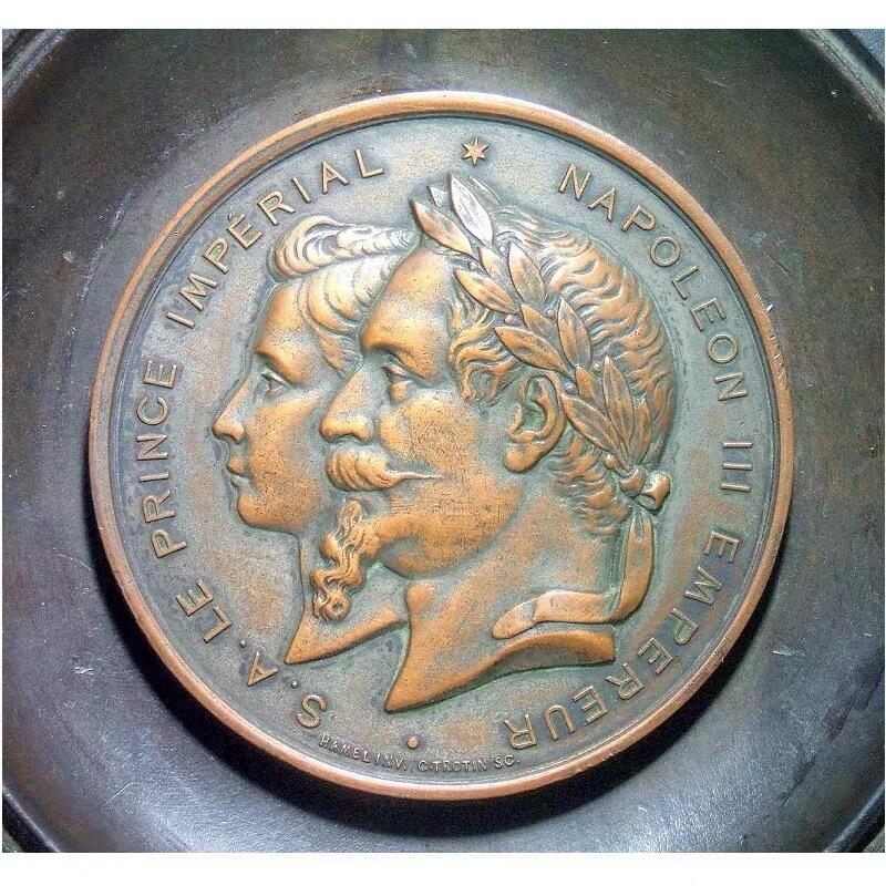 【旋风钱币】11月15日19:00准时开拍 精美欧洲币章、银币银章、第三帝国钱币等 全场包邮！ 【艺术】法国艺术大章 拿破仑三世和皇后 高浮雕精制超大铜章 60MM 带木框110MM 140克