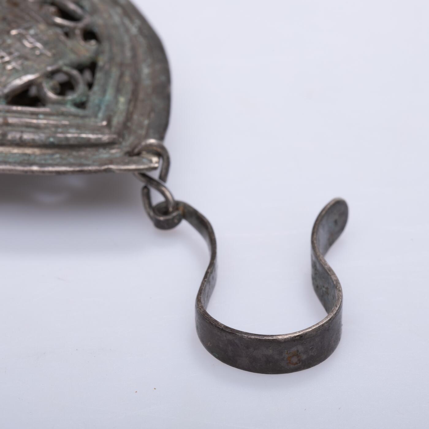 日本大阪雅和auction 2025金秋競賣會第一期 唐 轉官款霞披墜 尺寸:W:7 H:9.5cm