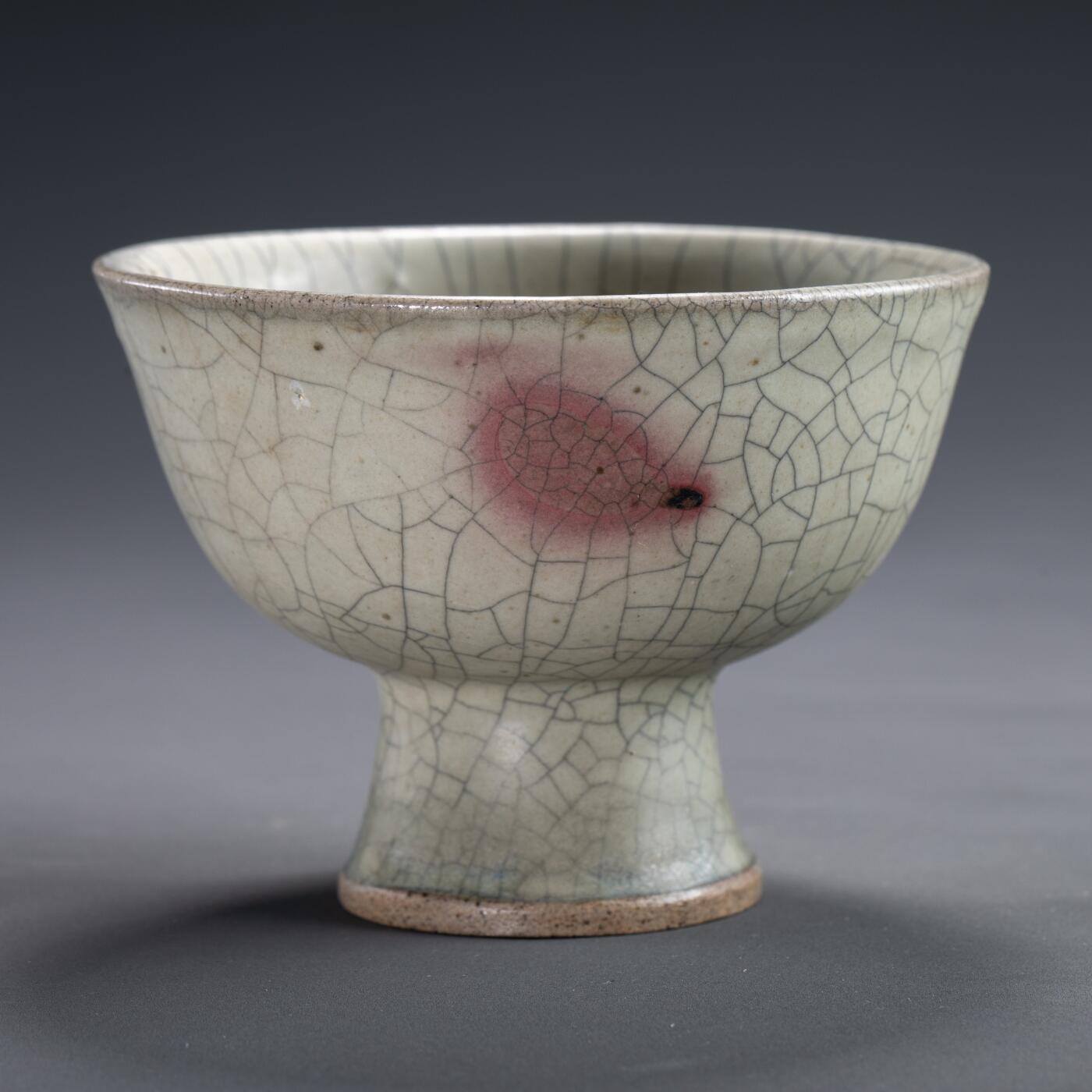 日本大阪雅和auction 2025金秋競賣會第一期 元 哥窯高足杯 尺寸:D:11.5 H:8.5cm 備註:木箱