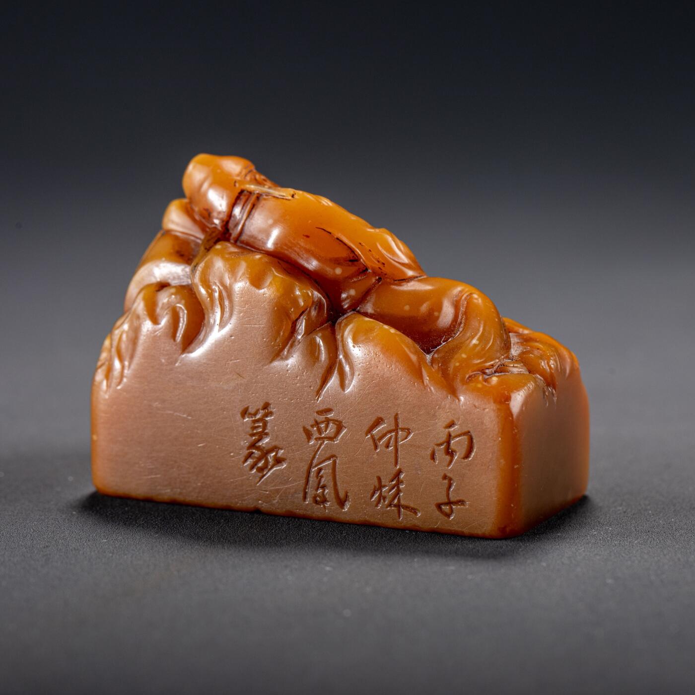 日本大阪雅和auction 2025金秋競賣會第一期 清 田黃雕太白醉酒 尺寸:L:5 W:2.5 H:4cm