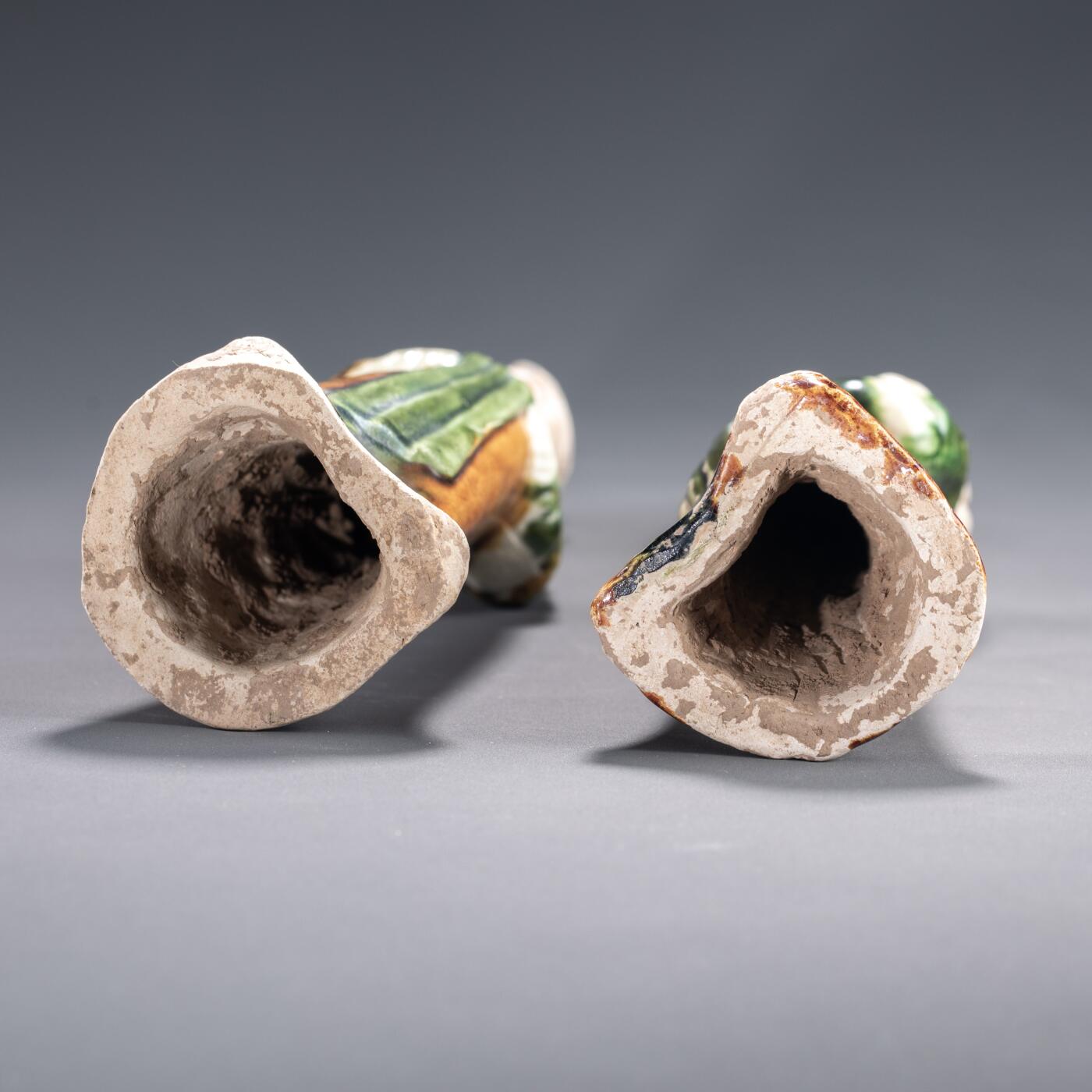 日本大阪雅和auction 2025金秋競賣會第一期 唐 三彩婦人佣 一對 尺寸:W:5 H:23 x2cm