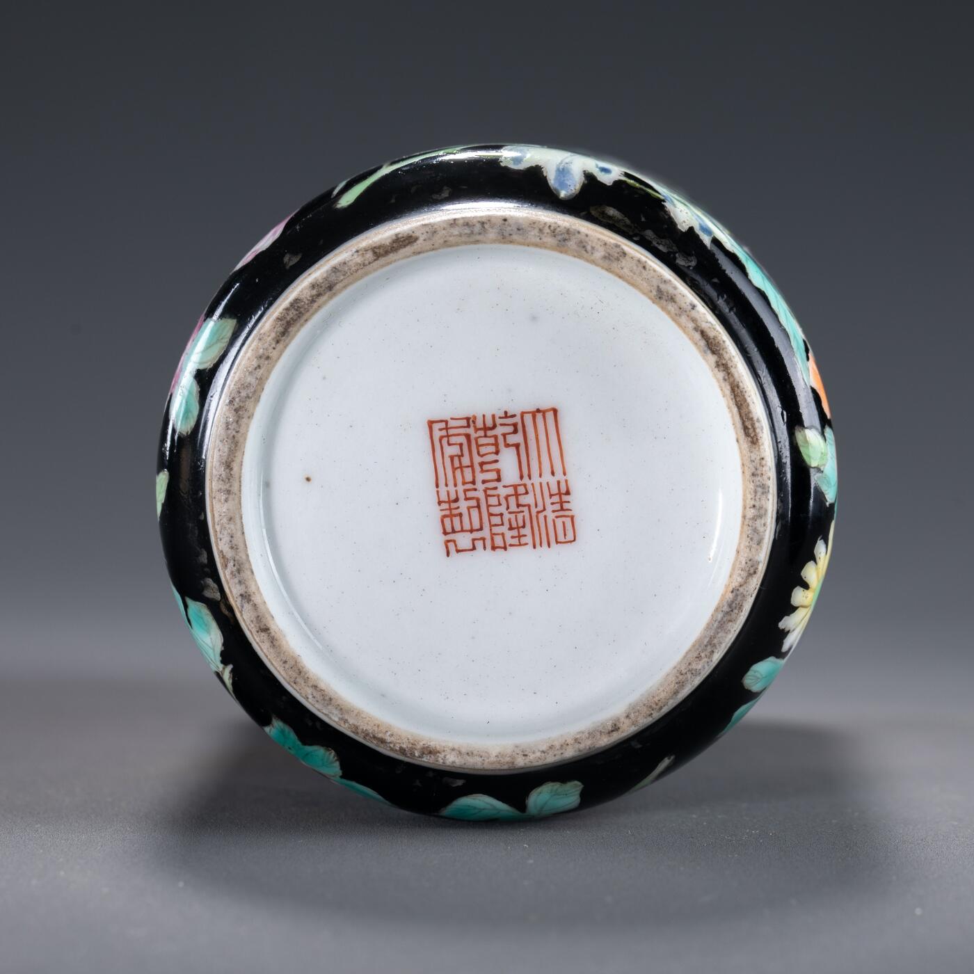 日本大阪雅和auction 2025金秋競賣會第一期 清 百花不落地瓶 尺寸:W:6.5 H:15cm 備註:木箱