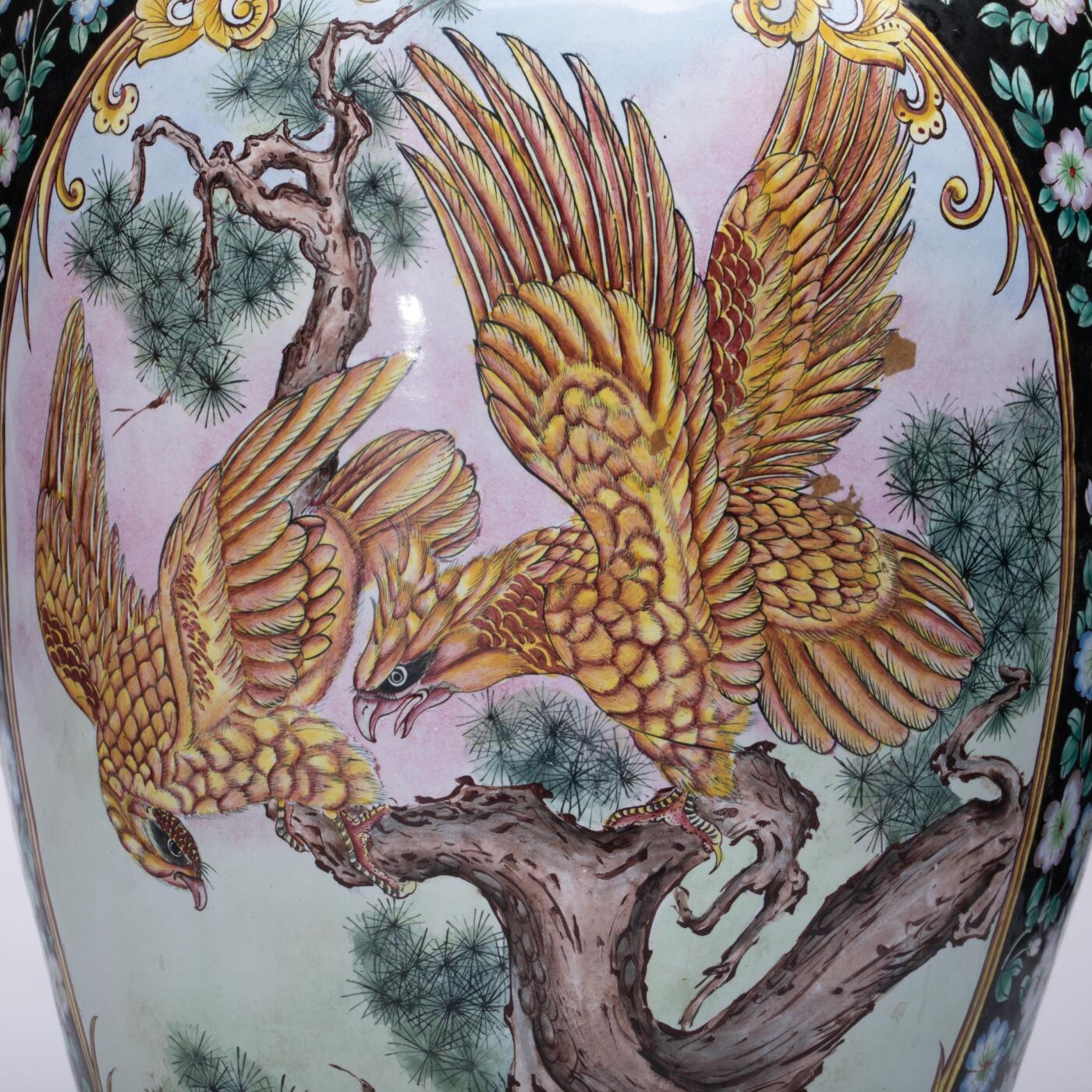 日本大阪雅和auction 2025金秋競賣會第一期 清 銅臺畫琺瑯鬆鷹圖花入 尺寸:W:23 H:37cm