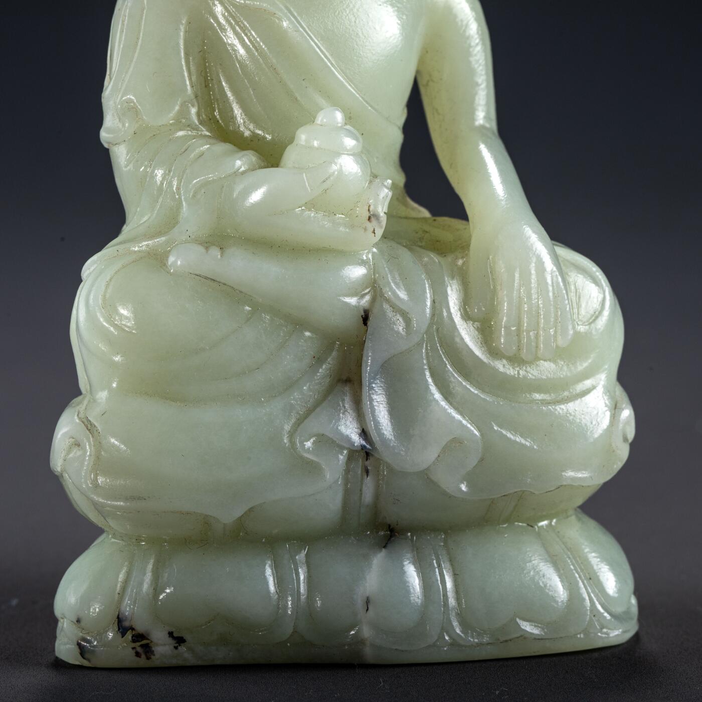 日本大阪雅和auction 2025金秋競賣會第一期 清 白玉釋迦摩尼坐像 尺寸:W:7 H:12.5cm 備註:盒付