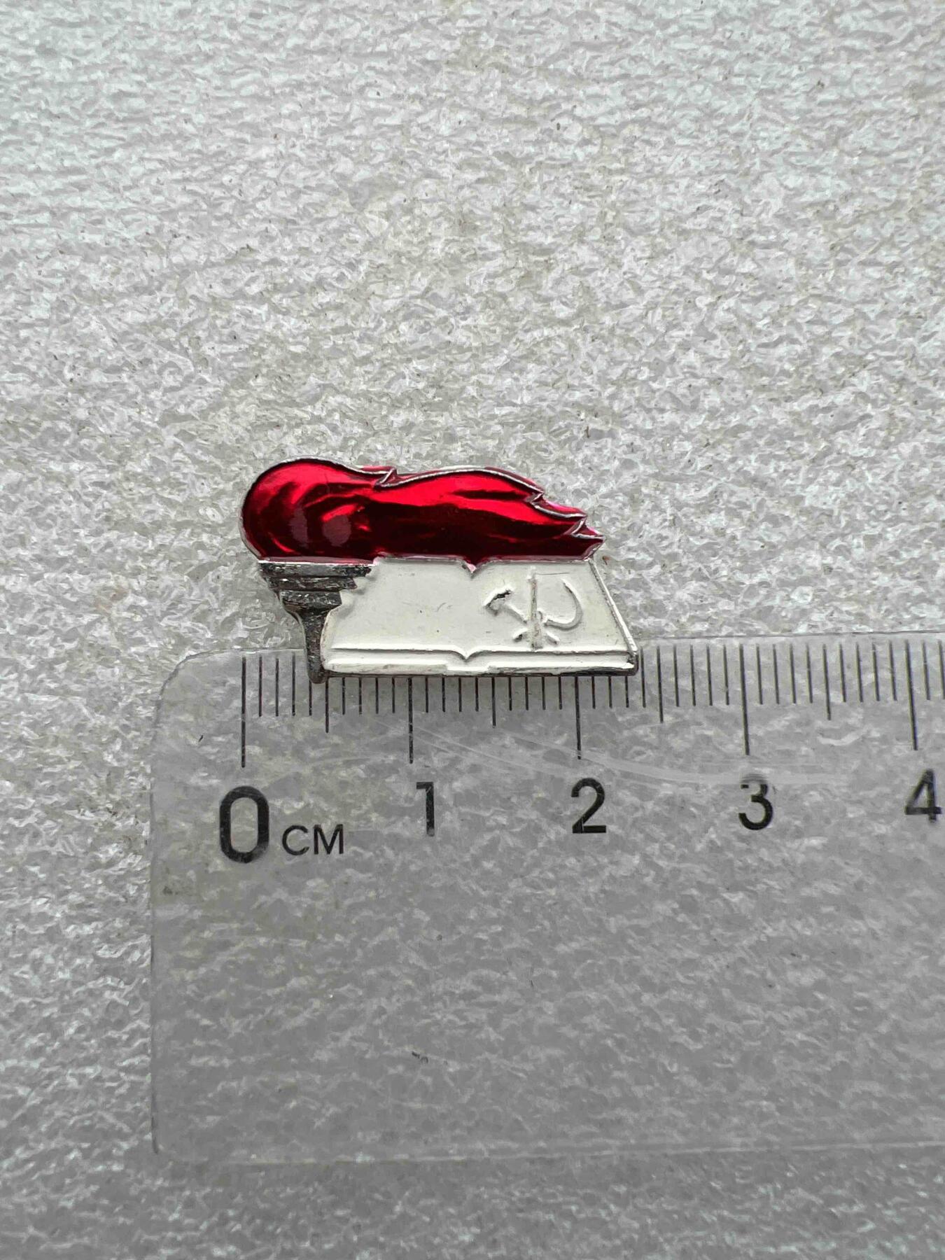 真品毛主席像章纪念章 真品毛主席像章